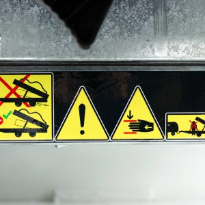 Debon wywrotka tylna DK 150x250cm 1,5t | Pompa elektryczna | Nadstawka siatkowa - obrazek 2