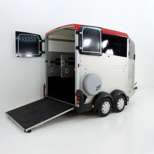 Ifor Williams Przyczepa do przewozu koni HBX 506 | Siodlarnia | Nowy model | Czerwony - obrazek 12