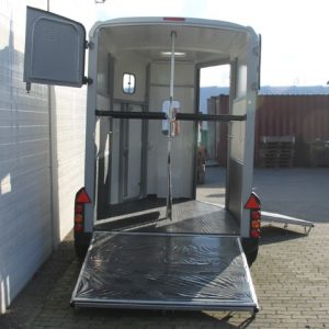 Ifor Williams Przyczepa do koni HB506 | Przednie wyjście - obrazek 13