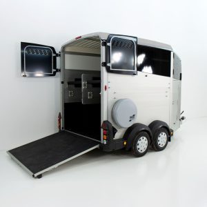 Ifor Williams Przyczepa do przewozu koni HBX 506 | Siodlarnia | Nowy model | Srebrny - obrazek 12