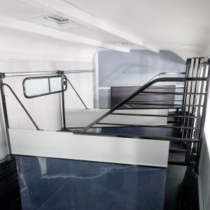 Cheval Liberte Przyczepa do koni Maxi 3 | 3 konie | Pullman 2 Fahrwerk | czarny - obrazek 7