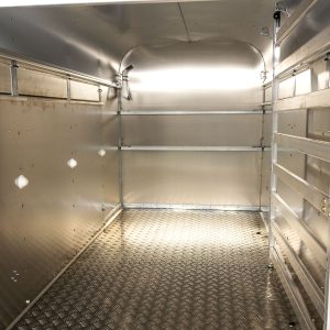 Ifor Williams Przyczepa do owiec i cieląt P8G 124x250 cm Wysokość: 120 cm | 1,4t - obrazek 10