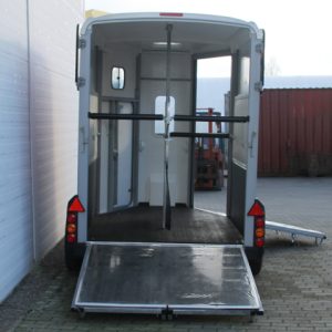 Ifor Williams Przyczepa do koni HB506 | Przednie wyjście | czerwona - obrazek 7